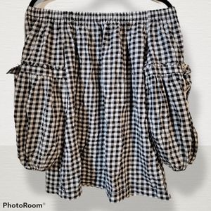 Adorable Max Studio off the shoulder top, black & white Buffalo plaid, m…